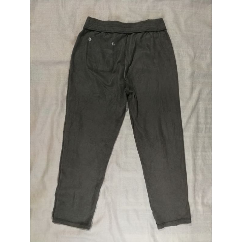 กางเกงเทรนนิ่งขายาว-uniqlo-brand-2nd-วัสดุ-ตัวกางเกง-polyester-made-in-china-แท้มือสองกระสอบนำเข้า