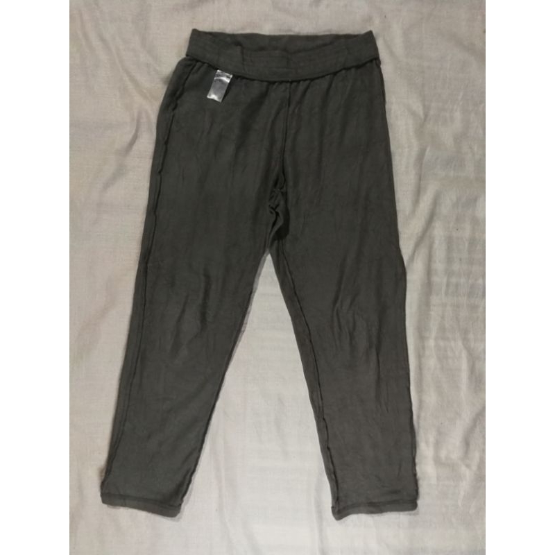กางเกงเทรนนิ่งขายาว-uniqlo-brand-2nd-วัสดุ-ตัวกางเกง-polyester-made-in-china-แท้มือสองกระสอบนำเข้า