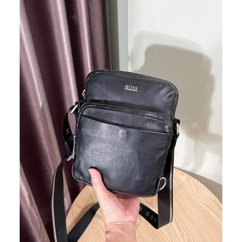 hugo-boss-crossbody-bag-all-leather-black-color-สภาพสวย-ให้9-10