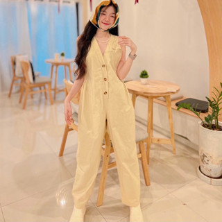 จั๊มเปอร์ ดีเทลชุดช่วงใต้ไหล่เว้าลึก เหมาะมากที่จะโชว์เสื้อบราตัวในน่ารักๆ ขากางเกงจะพับหรือปล่อยยาวได้หมดน๊า