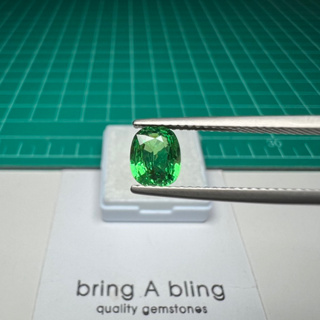 โกเมนสีเขียว (Tsavorite garnet) 1.02 ct (6.9x5.6x3.0)มม  สีเขียวหวาน สวยมากก ไฟเต็ม