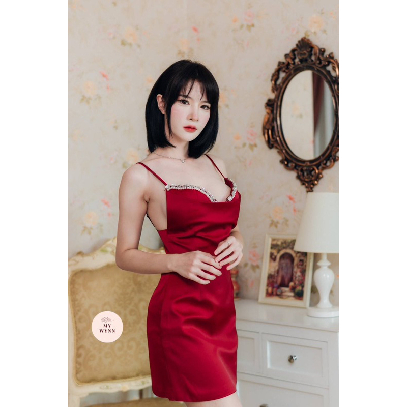 ป้าย-my-wynn-lamoon-dress-ชุดเดรสแต่งเพชรช่วงอก-ทรงเข้ารูป-อกเสริมบรามาเรียบร้อย