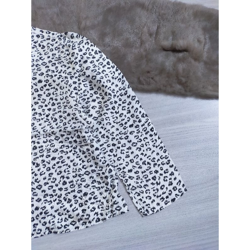 เสื้อลายเสือ-สไตล์วินเทจ-งานสวย-ผ้าลื่นๆคะ-ตำหนิด้ายรันค่ะ-สภาพใหม่-ขนาดไซส์ดูภาพแรกค่ะ-งานจริงสวยค่ะ