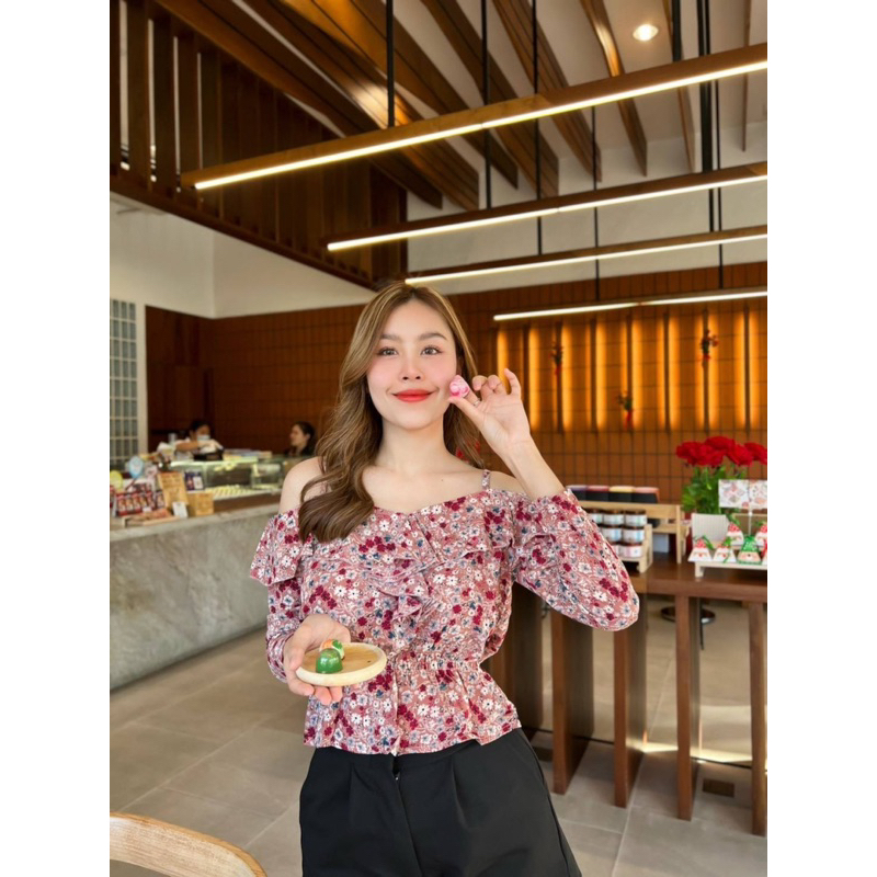 เสื้อเว้าไหล่-สายเดี่ยว-แขนยาว-ลายดอก-จั๊มเอว-ได้ลุคลูกคุณ-ละมุน-สู้ร้อนไปเลยย