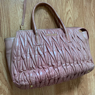 กระเป๋าแบรนด์มือสอง น้อง Miu Miu หนังแท้ฉ่ำๆ🇯🇵💓