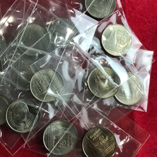 เหรียญ 1 บาท หมุนเวียนสมัยร9 สภาพ UNC ไม่ผ่านการใช้งาน พระเศียรเล็ก เลือกปี พ.ศ. ได้ ราคาต่อ 1 เหรียญ