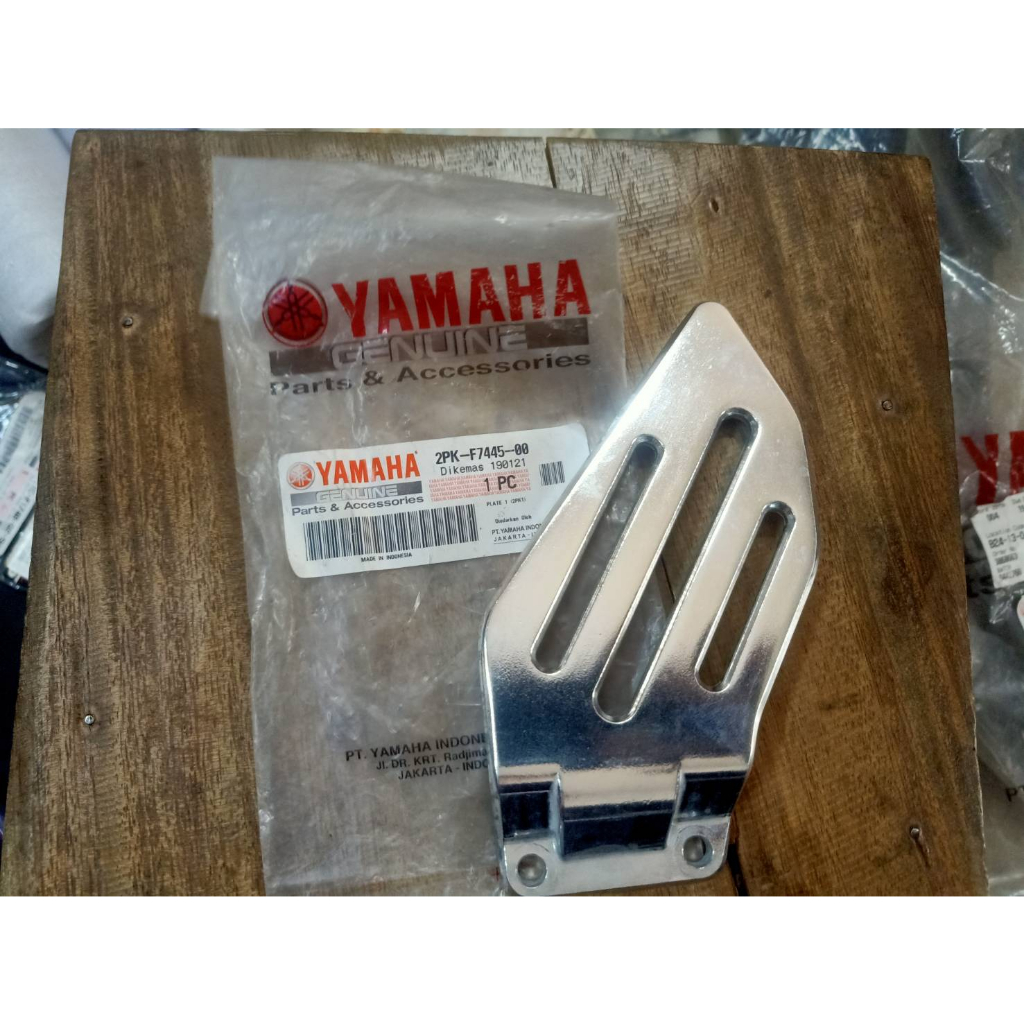 แผ่นรองพักเท้าด้านซ้าย-yamaha-r-15-ใหม่แท้เบิกศูนย์-เข้ารายการ-โปรโมชั่นขายลดลาคา