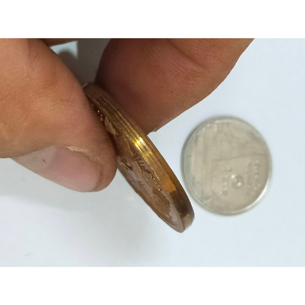 เหรียญที่ระลึกรูปมังกรจีน-ด้านหลังยันต์แปดทิศ