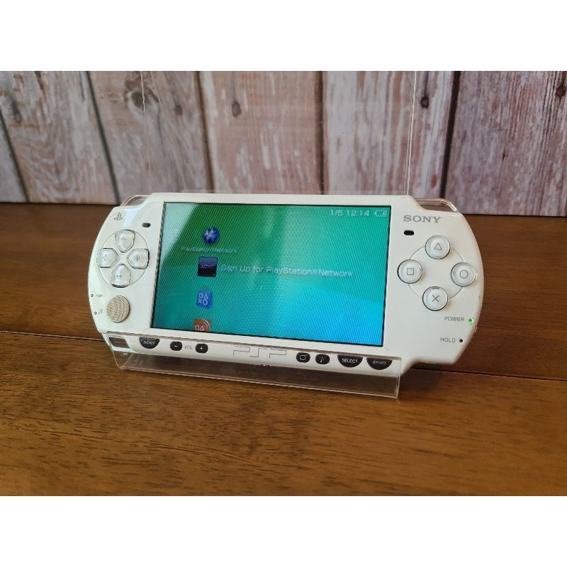 psp-สีขาวรุ่น-2000-แปลงแล้ว-เมมความจุ-16-กิกะไบต์ลงไว้-15เกม