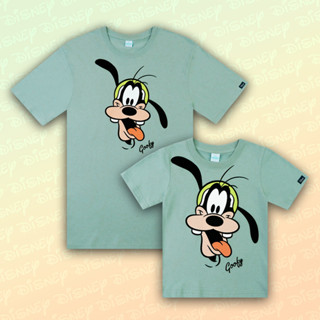 Disney T-Shirt Men &amp; Boy Flock Print Goofy Mickey Mouse&amp;Friends - เสื้อยืดผู้ชายและเด็ก ลายกูฟฟี่ พิมพ์กำมะหยี่ มิกกี้เมาส์และผองเพื่อน  สินค้าลิขสิทธ์แท้100% characters studio