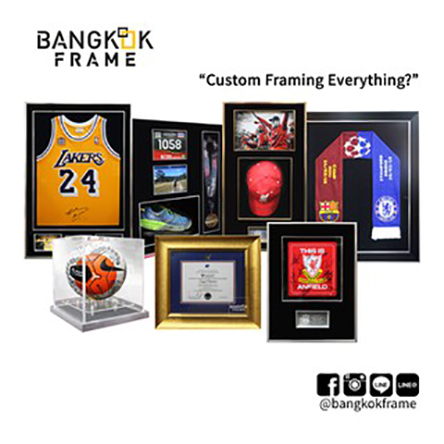 bangkokframe-กรอบกล่องอะคริลิค-ฐานอลูมิเนียมสีทอง-กรอบกล่องโชว์สินค้า-กล่องโชว์บุหญ้าเทียม-ไม่รวมรองเท้า-กล่องใส่โมเดล