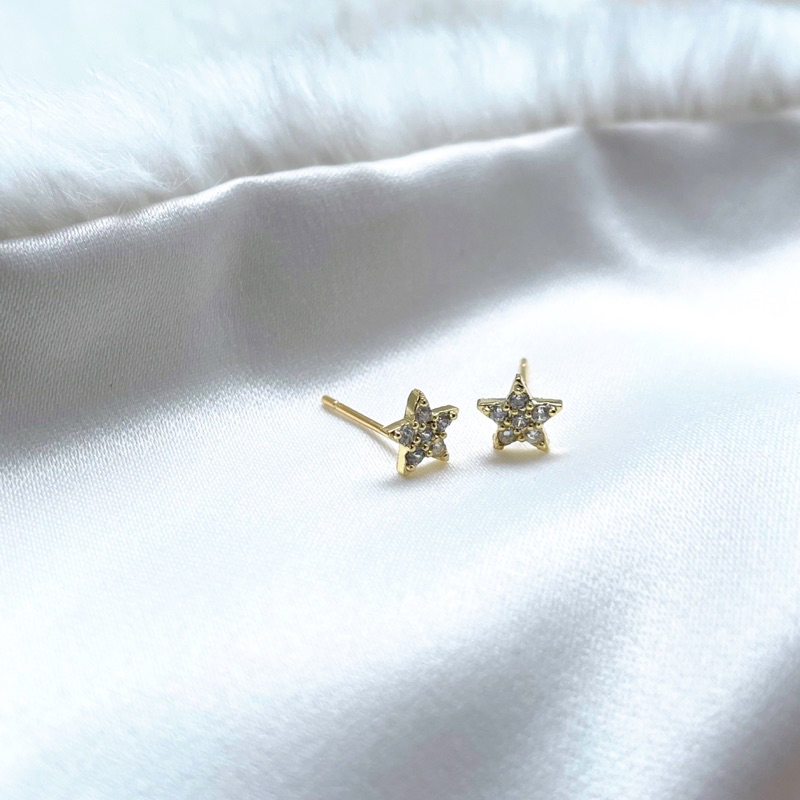 confetti-sunday-petite-star-stud-earrings