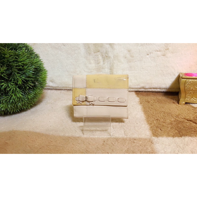 salvatore-ferragamo-patent-cream-leather-short-wallet-แท้