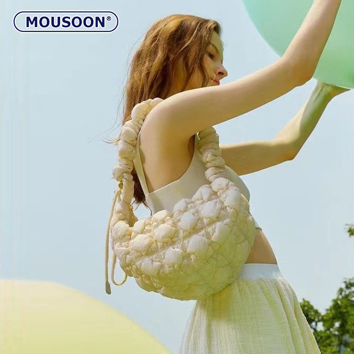 ภาพหน้าปกสินค้าMOUSOON soft bag หญิงลําลองน้ําหนักเบา กระเป๋าโฮโบ ทรงก้อนเมฆ แนวเกาหลี ที่ห้อย กระเป๋าสะพายข้าง จากร้าน kuike176.th บน Shopee