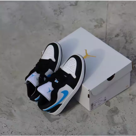 air-jordan-1-low-black-university-blue-ของแท้-100