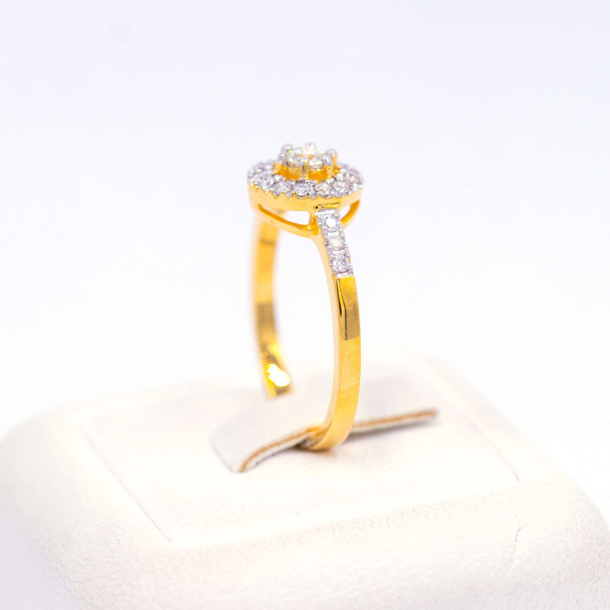 แหวนเพชรล้อม-แหวนเพชร-แหวนทองเพชรแท้-ทองแท้-37-5-9k-me581