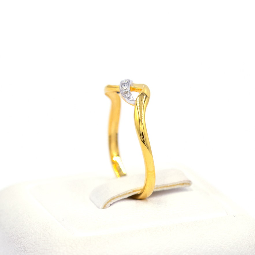 แหวนคลื่น-ฝังเพชรเป็นเส้น-แหวนเพชร-แหวนทองเพชรแท้-ทองแท้-37-5-9k-me919