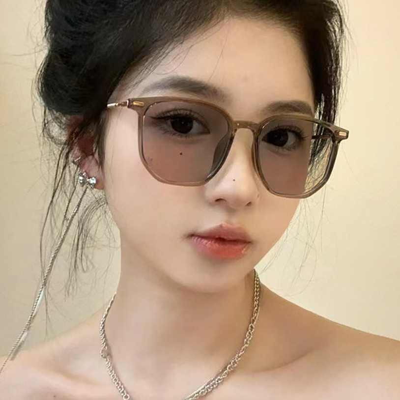 แว่นสายตายาวปรับแสง-แว่นสวยมาใหม่-กรอบtr-รุ่น-7012-photochromic-blue-filter-เลนส์เปลี่ยนสีได้เมื่อออกแดด-ไม่รวมอุปกรณ์