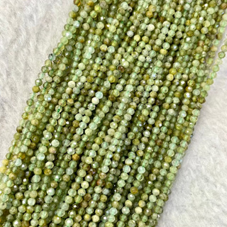 โกเมน สีเขียว (Green Garnet) 2 mm เจียเหลี่ยม เส้นยาว