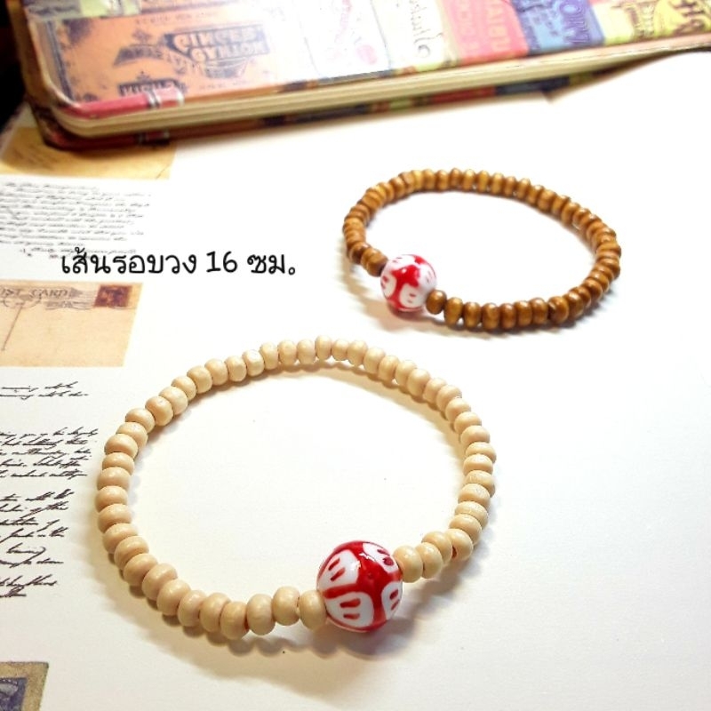 กำไลเสริมดวง-มูแบบมินิมอล-ตัวกำไลใช้ลูกปัดไม้ขนาด-4-mm-สวมใส่ง่าย-มี-2-สีให้เลือก