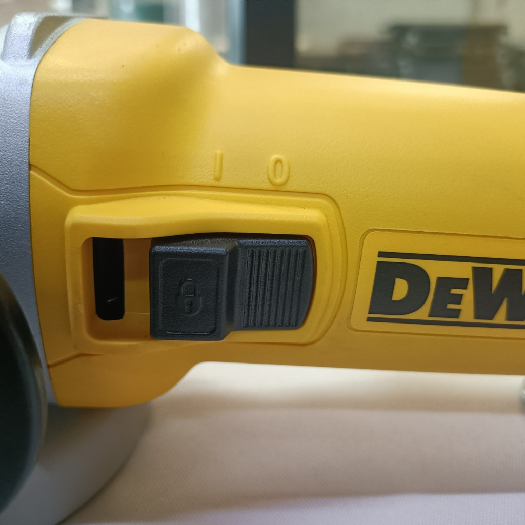 dewalt-เครื่องเจียร์-dwe8300s-1000w