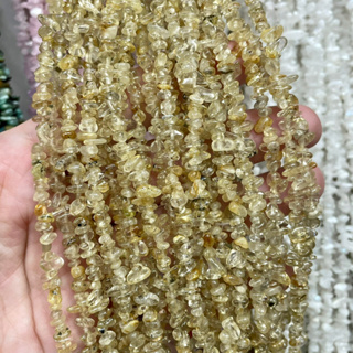 ไหมทอง Gold Rutilated หินแตก ทรงอิสระ ไซส์มินิ หินธรรมชาติ  ( 1 เส้นยาวประมาณ 33 นิ้ว )