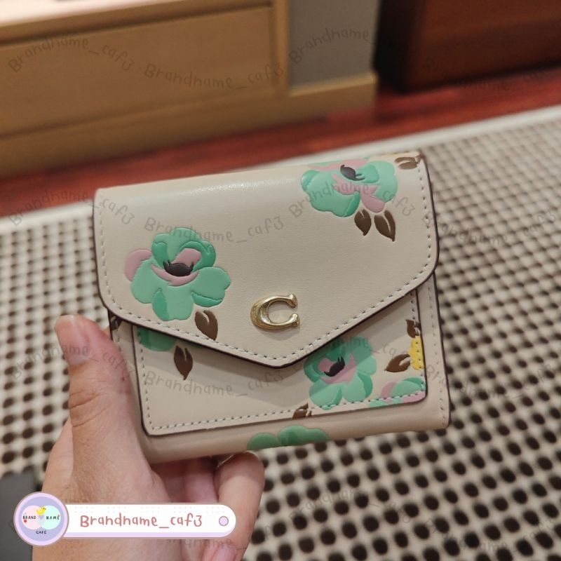 กระเป๋าสตางค์-coach-wyn-small-wallet-with-floral-print-ของแท้ป้ายคิงเพาเวอร์