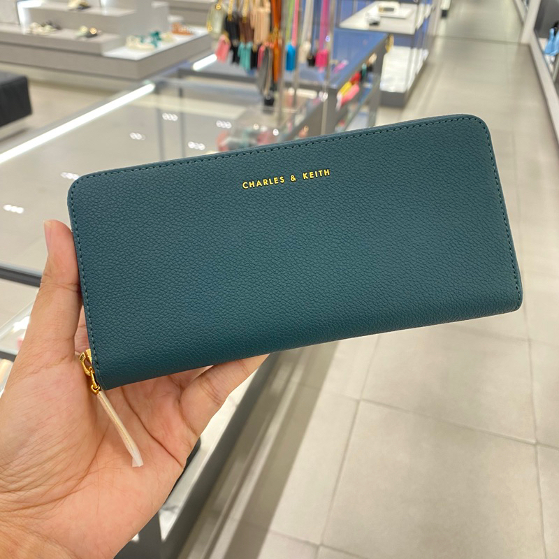 กระเป๋าสตางค์ Charles & Keith รุ่น Zip-Around Long Wallet : CK6 ...