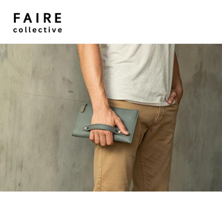 Faire Collective | Ross Everyday Clutch  Black กระเป๋าครัช มีซิปรอบ หนังเรียบ ใส่โทรศัพทฺ์ ฺBook Bank