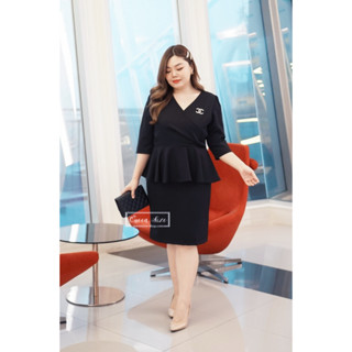 Montra-สีดำ Plus size Fashion สาวอวบสาวอ้วน ลุคเรียบหรู แขน 3 ส่วน กระโปรงผ้าทรงสอบผ่าหลัง มีระบายที่เอวซิปซ่อนด้านหลัง