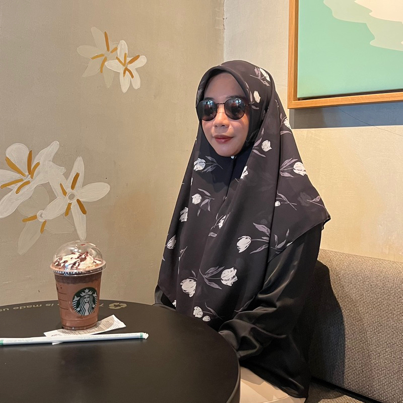 ภาพหน้าปกสินค้าผ้าคลุมสามเหลี่ยมชีฟองพรีเมียม จากร้าน shakira.hijab บน Shopee