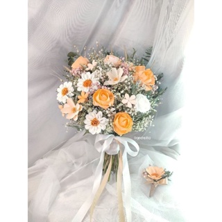 ช่อดอกไม้เจ้าสาวพร้อมเข็มกลัดดอกไม้  โทนขาว ส้ม พีช ขอแต่งงาน ถ่ายพรีเวดดิ้ง งานแต่ง ***สอบถามคิวงานก่อนกดสั่งซื้อ
