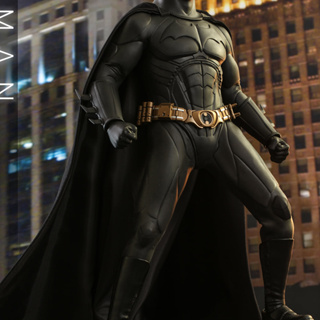พร้อมส่ง! ฟิกเกอร์ Hot Toys MMS595 1/6 Batman Begins - Batman