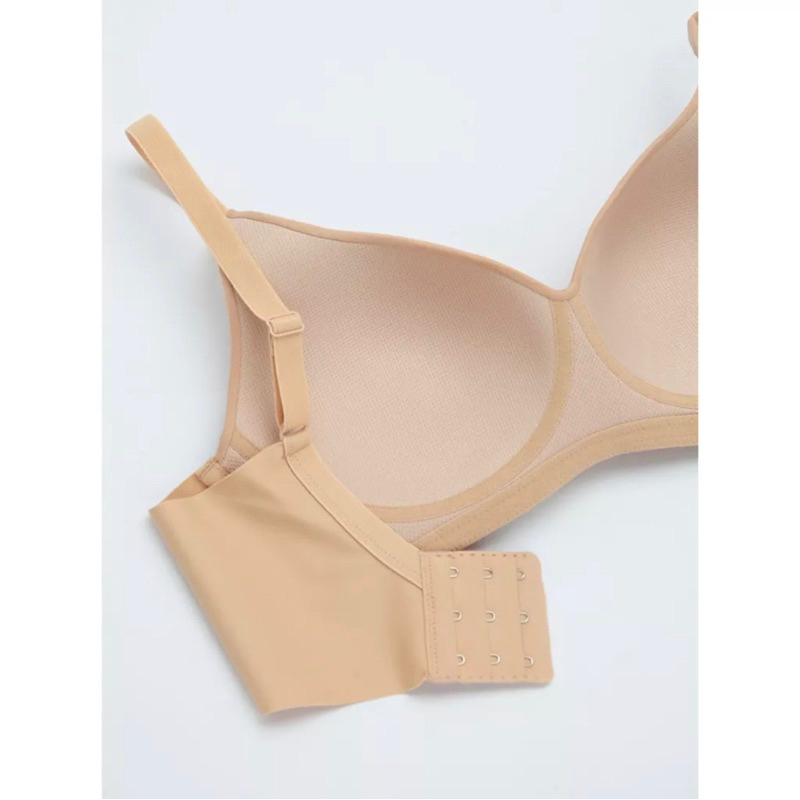 sabina-เสื้อชั้นในรหัส-sbxd97205-invisible-wire-ไม่มีโครง-รุ่น-perfect-bra-สูงสุด-c42