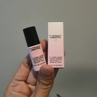 Mini MAC lightful C+  สินค้าไซด์มินิสำหรับพกพาหรือทดลองใช้ coral grass tinted primer Spf45/Pa++++ 3ml