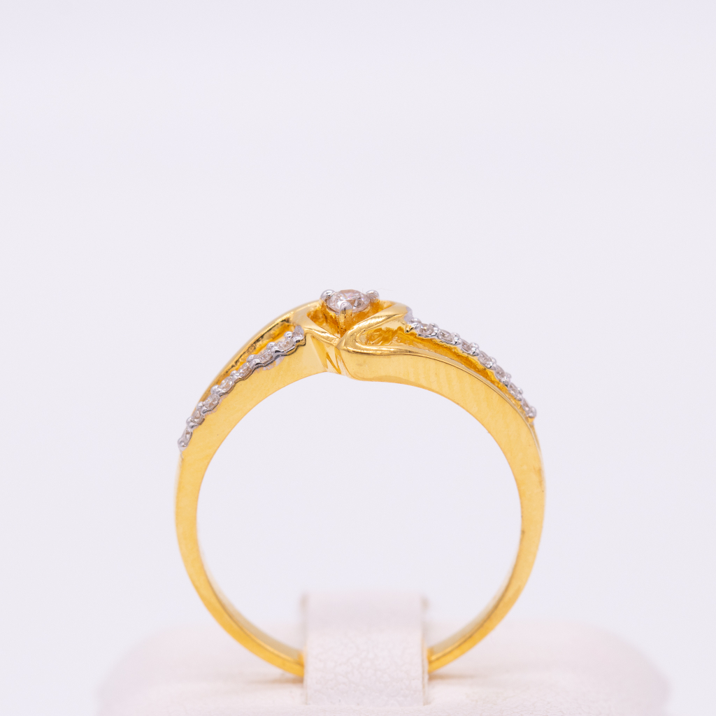 แหวนหัวใจก้านพริ้ว-ฝังเพชรเป็นทิวแถว-แหวนเพชร-แหวนทองเพชรแท้-ทองแท้-37-5-9k-me728