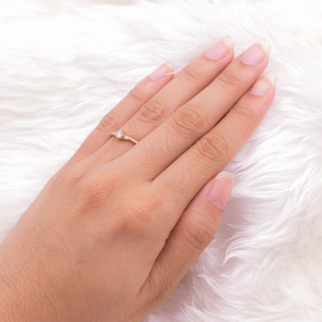 แหวนชูบ่าข้าง-ทรงปีกนกเบาๆ-4-เตย-แหวนเพชร-แหวนทองเพชรแท้-ทองแท้-37-5-9k-me961