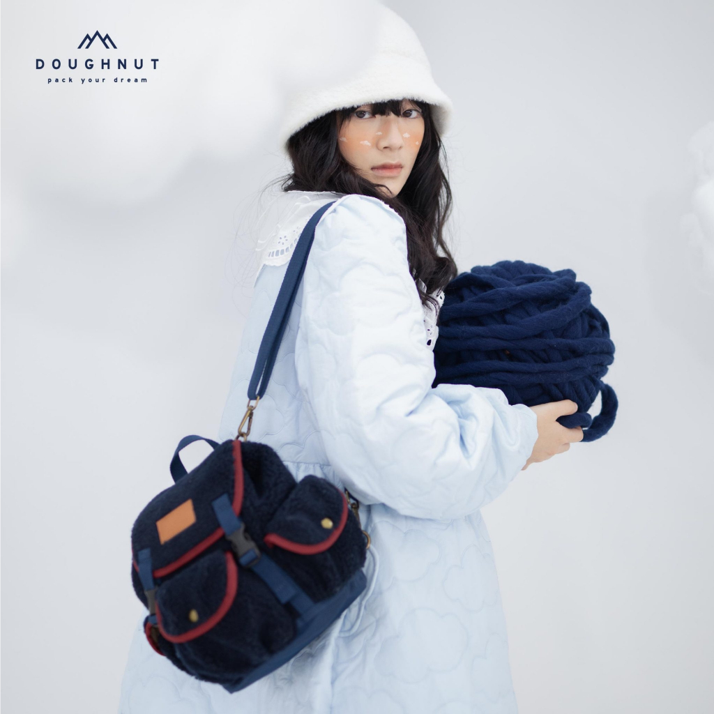 doughnut-bag-lighthouse-fluffy-series-navy-x-wine-กระเป๋าสะพายหลัง-รหัสสินค้า-09774