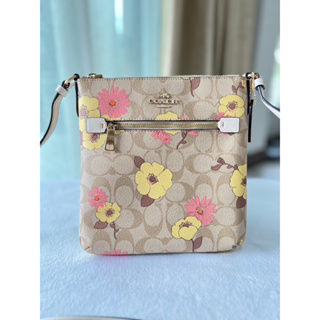 (ผ่อน0%) กระเป๋าสะพายข้าง Coach Mini Rowan File Bag In Signature Canvas With Floral Cluster Print CH717 สีครีม ดอกไม้