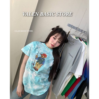 VALEN BASIC STORE 🩵🧸 เสื้อยืดสีฟ้ามัดย้อมลายเท็ดดี้ตกปลา