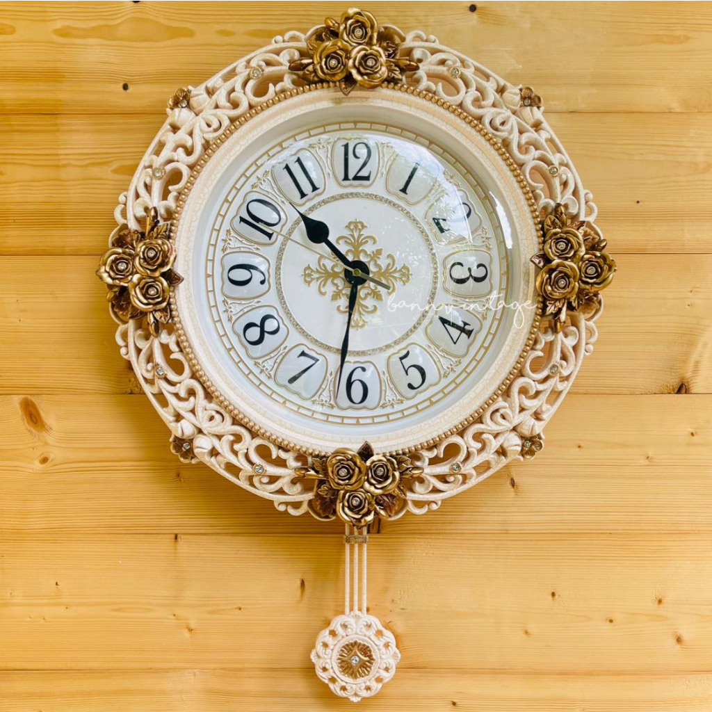 นาฬิกาแขวนผนังสไตล์หลุยส์ฉลุสีขาว-ตกแต่งดอกกุหลาบสีทองประดับเพชรคริสตัล-งานนาฬิกานำเข้า