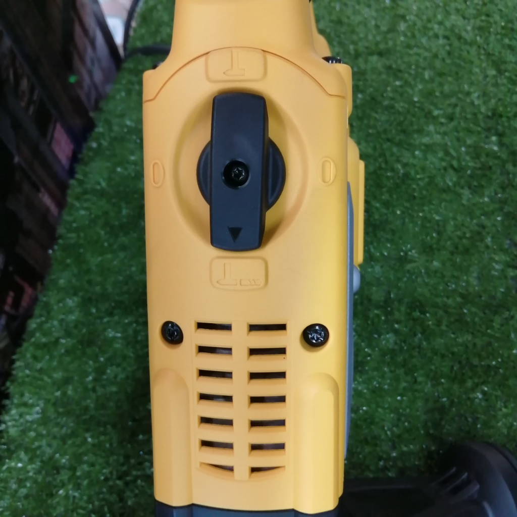 dewalt-สว่านเจาะกระแทกงานหนักทรงแอล-รุ่น-d25601k-พร้อมกล่อง