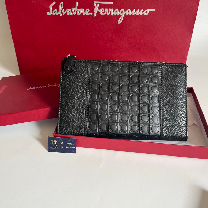 ใหม่-ferragamo-pouch-แท้พร้อมส่ง-รูดบัตรเครดิต-ผ่อน-0-ไม่ชาร์จ