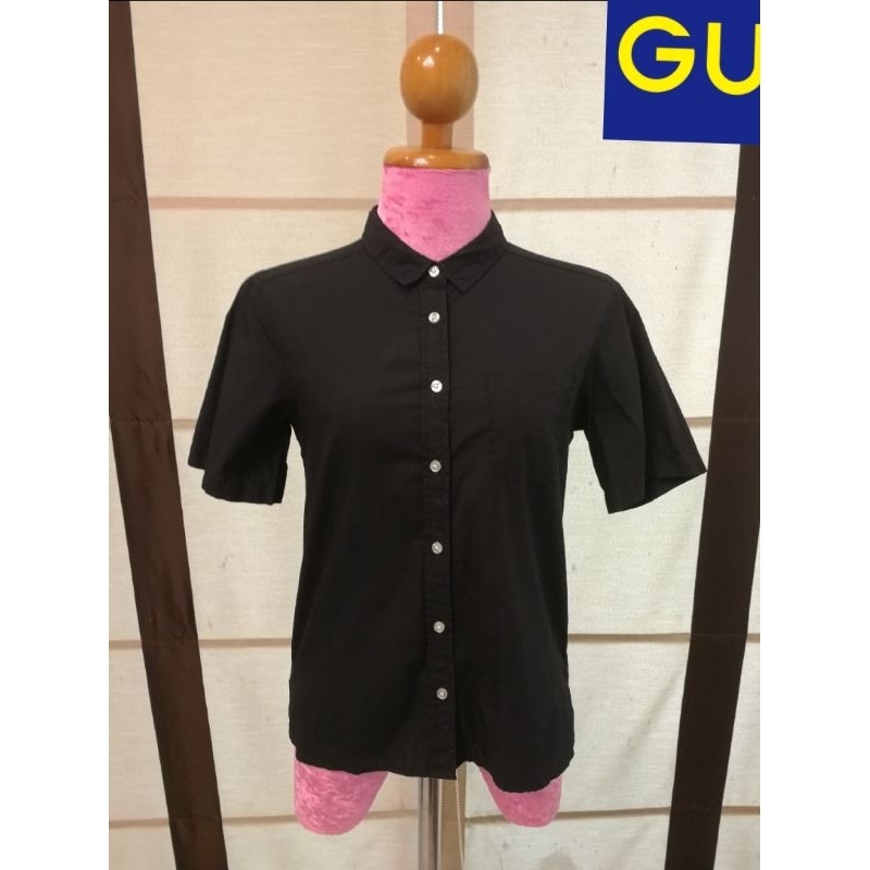 gu-brand-2nd-hand-เสื้อเชิ้ตแขนสั้นสีดำ-วัสดุผ้าฝ้าย-size-s-made-in-combodia-แท้มือสองกระสอบนำเข้า