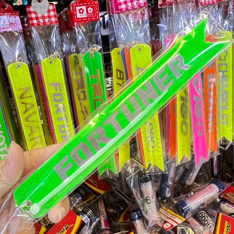 ป้ายสะท้อนแสงห้อยท้ายรถ-2-สีใน-1-อัน-ส้ม-เขียว-ขนาดสินค้า-ห่วงเกี่ยว-ยาว-25-cm