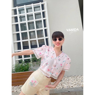 เสื้อครอบกระดุมมุกสีชมพูลายดอกไม้🩷🌸ป้าย VANIDA