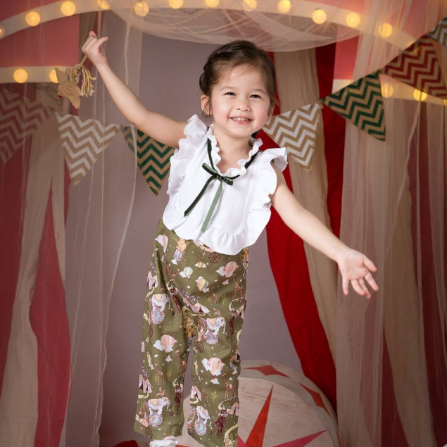 night-circus-02-ruffle-bib-jumpsuit-เสื้อ-กางเกง-ชุดเดรส-ชุดกระโปรง-เสื้อผ้าแฟชั่นสำหรับเด็ก