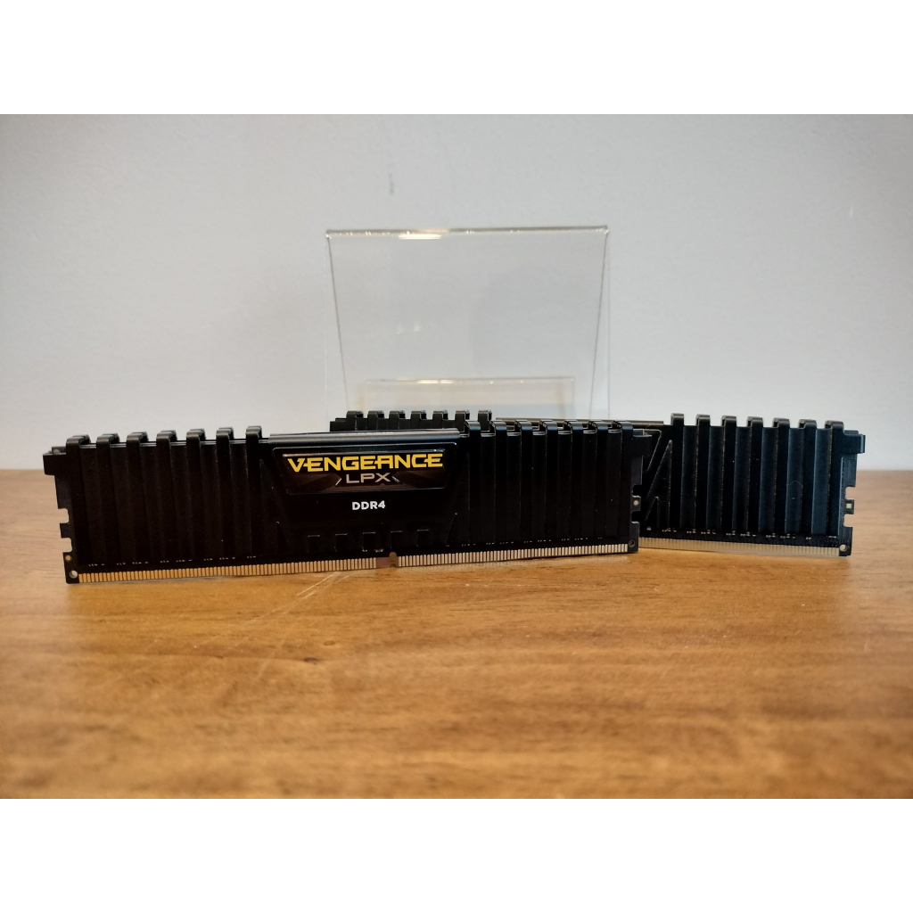 Barrette RAM Corsair Vengeance LPX DDR4 8Go Ou 16Go - 2133 à 3200Mhz - DIMM 288 Pins Neuf