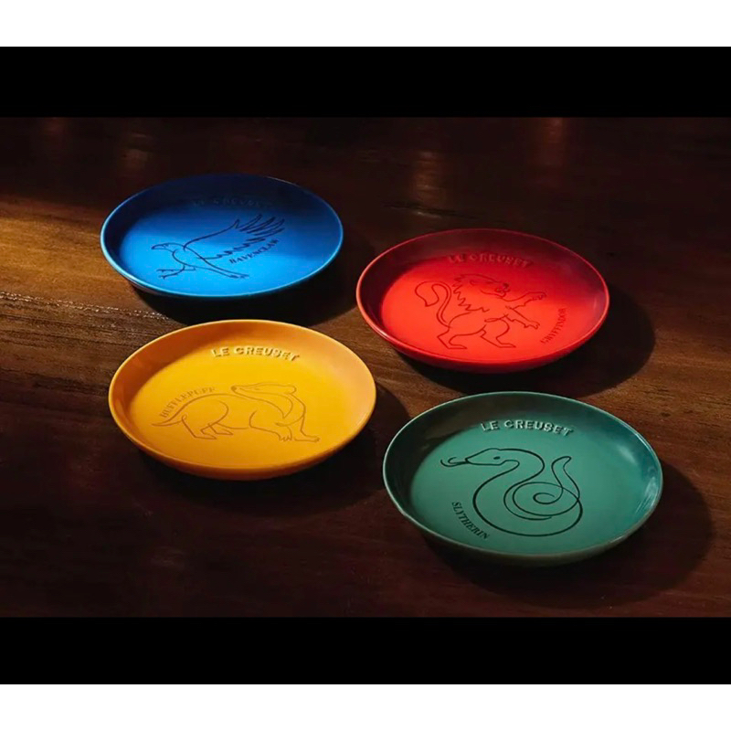 พร้อมส่ง-จานใส่ขนมเซ็ต-4-บ้าน-le-creuset-harry-potter-hogwart-dessert-plates-set-of-4