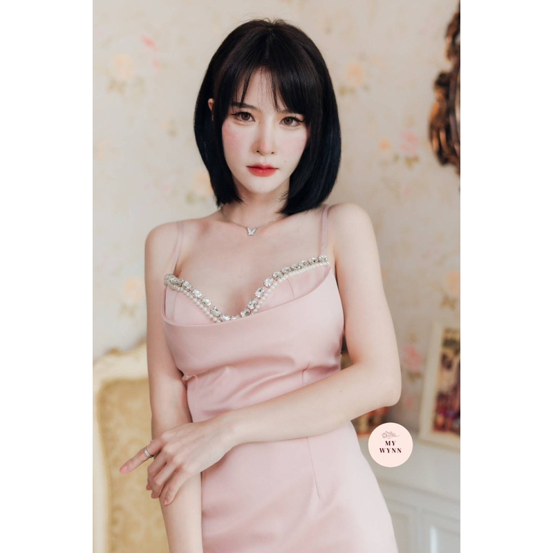 ป้าย-my-wynn-lamoon-dress-ชุดเดรสแต่งเพชรช่วงอก-ทรงเข้ารูป-อกเสริมบรามาเรียบร้อย